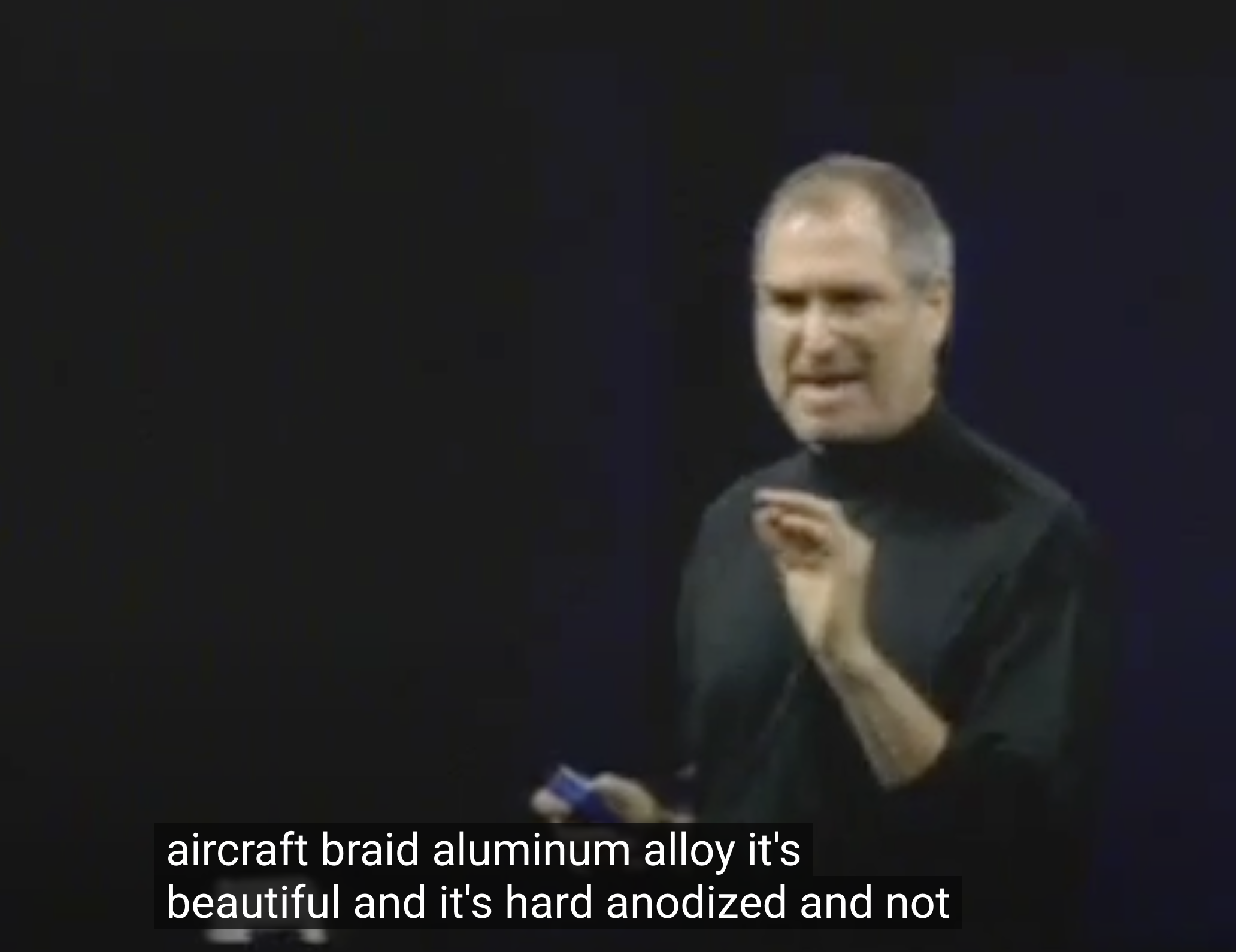 喬布斯在 2003 年發布新款 PowerBook 時的演講：aircraft grade aluminum, … hard anodized